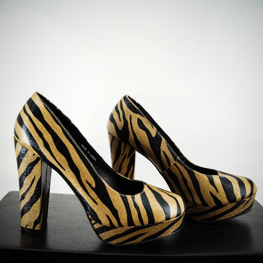 FOREVER 21 . PLATFORM PUMPS . SIZE 8.5